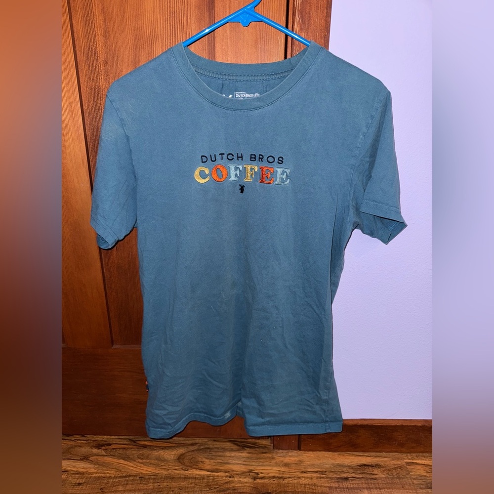 Women’s Medium Dutch Bros shirt